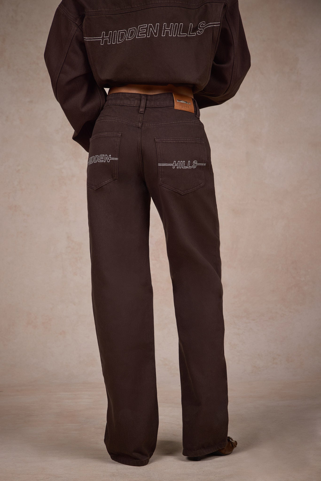 LOGO STITCH JEANS DARK BROWN