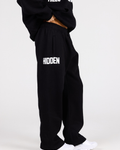 GATED COMMUNITY STRAIGHT LEG SWEATPANTS BLACK