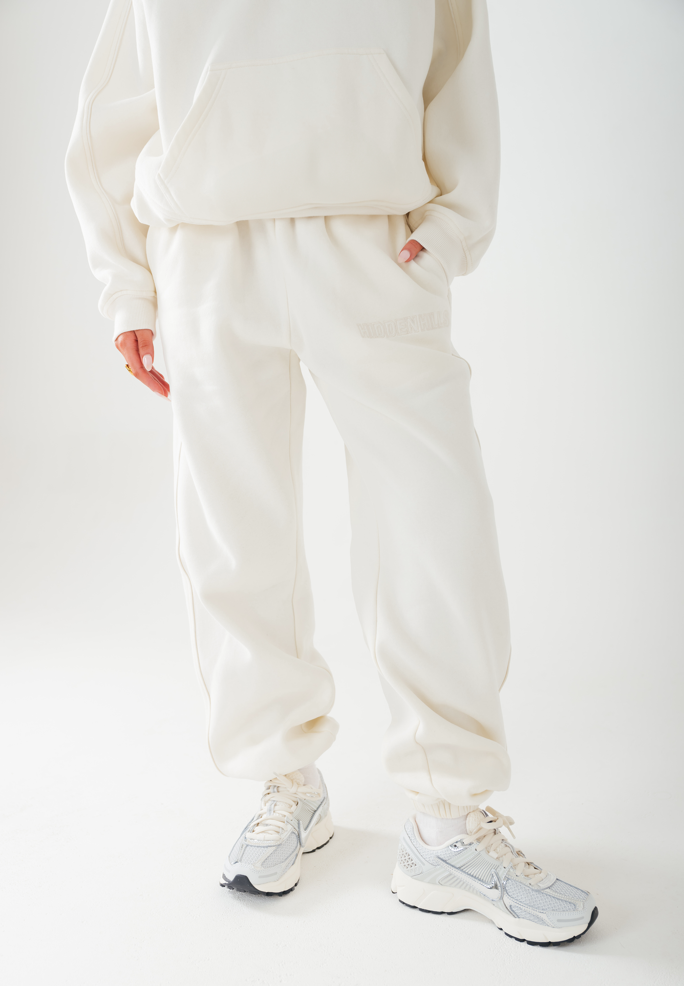 EMBROIDERY PANEL SWEATPANTS CREAM