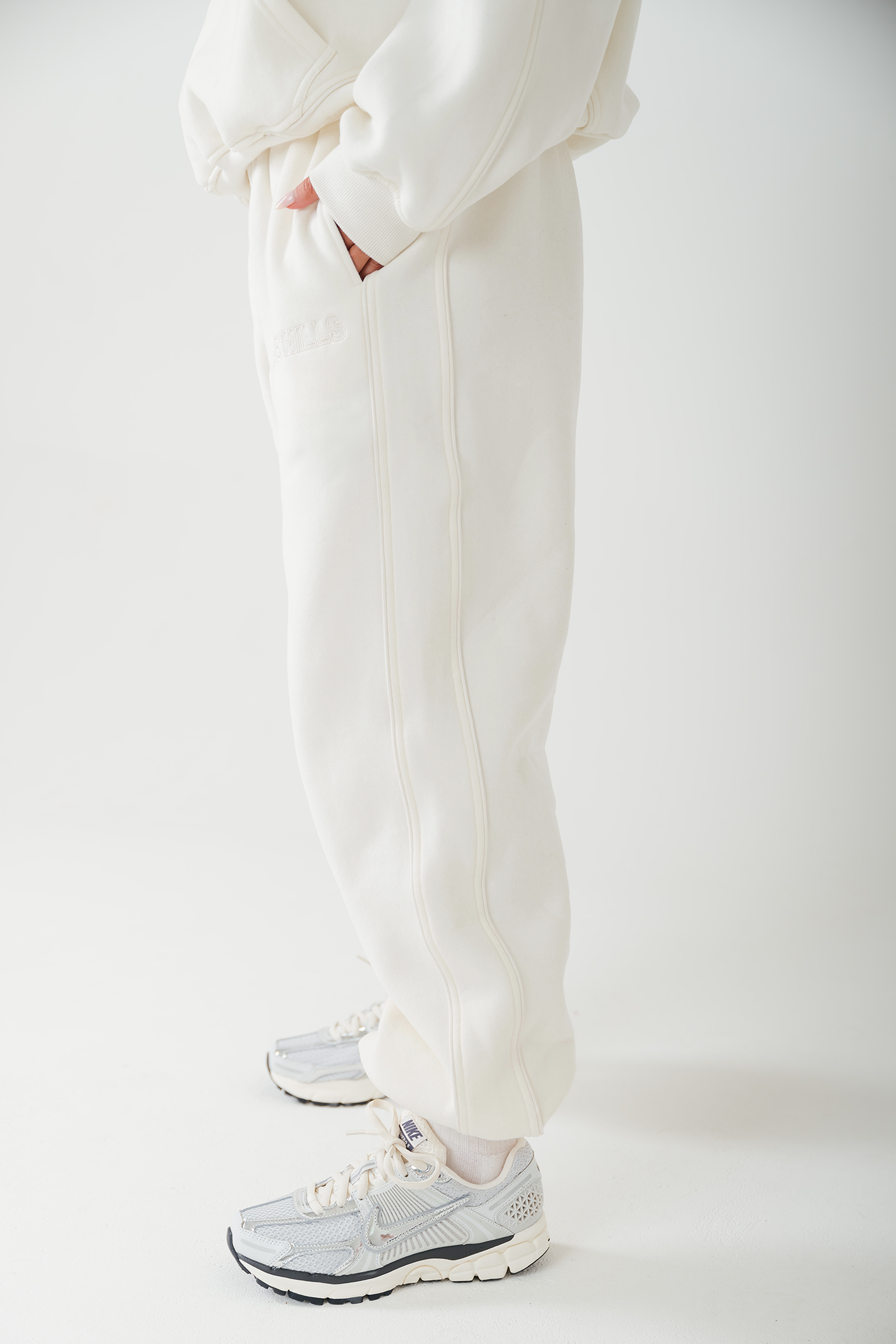 EMBROIDERY PANEL SWEATPANTS CREAM