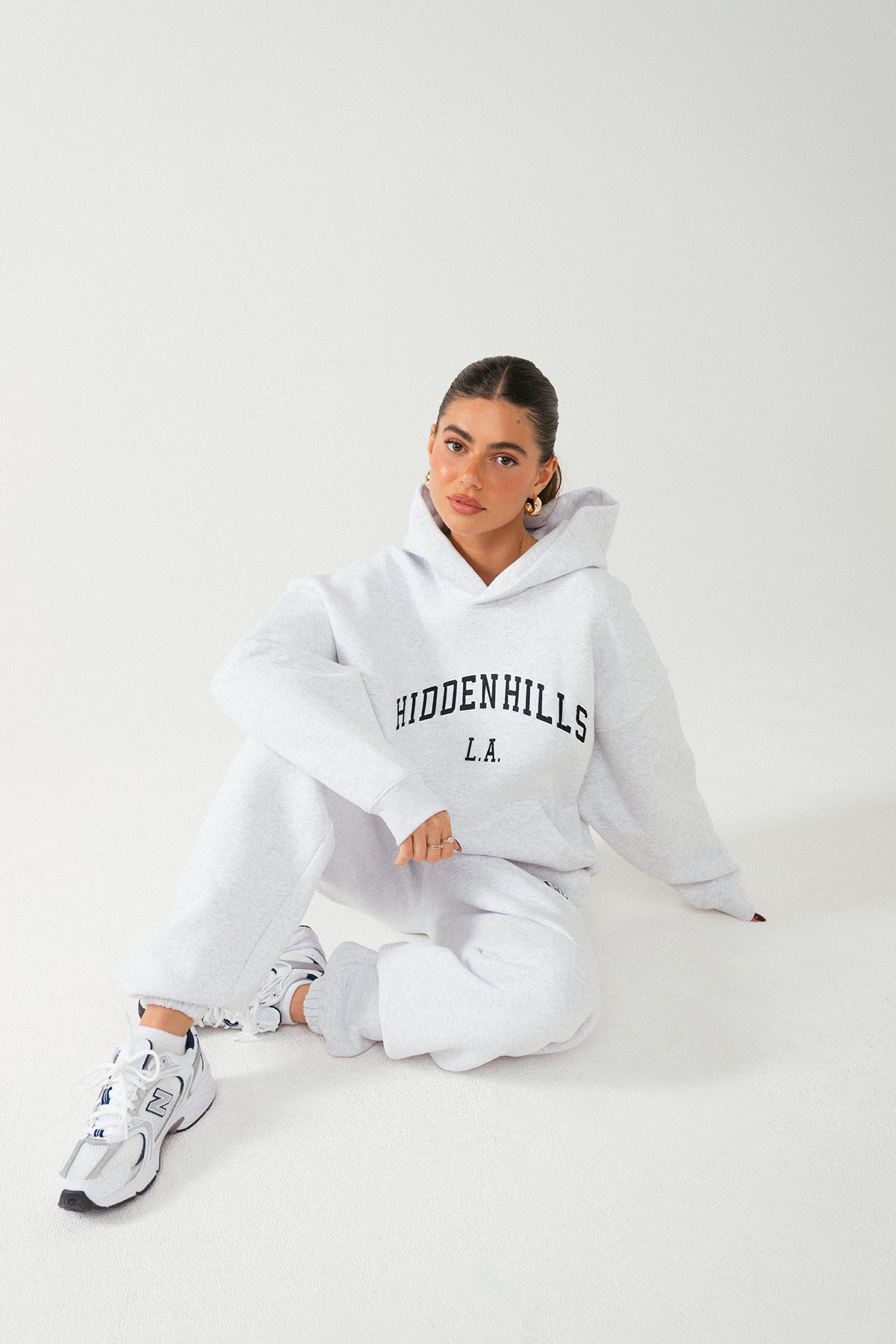 COLLEGE EMBROIDERY SWEATPANTS LIGHT GRAY