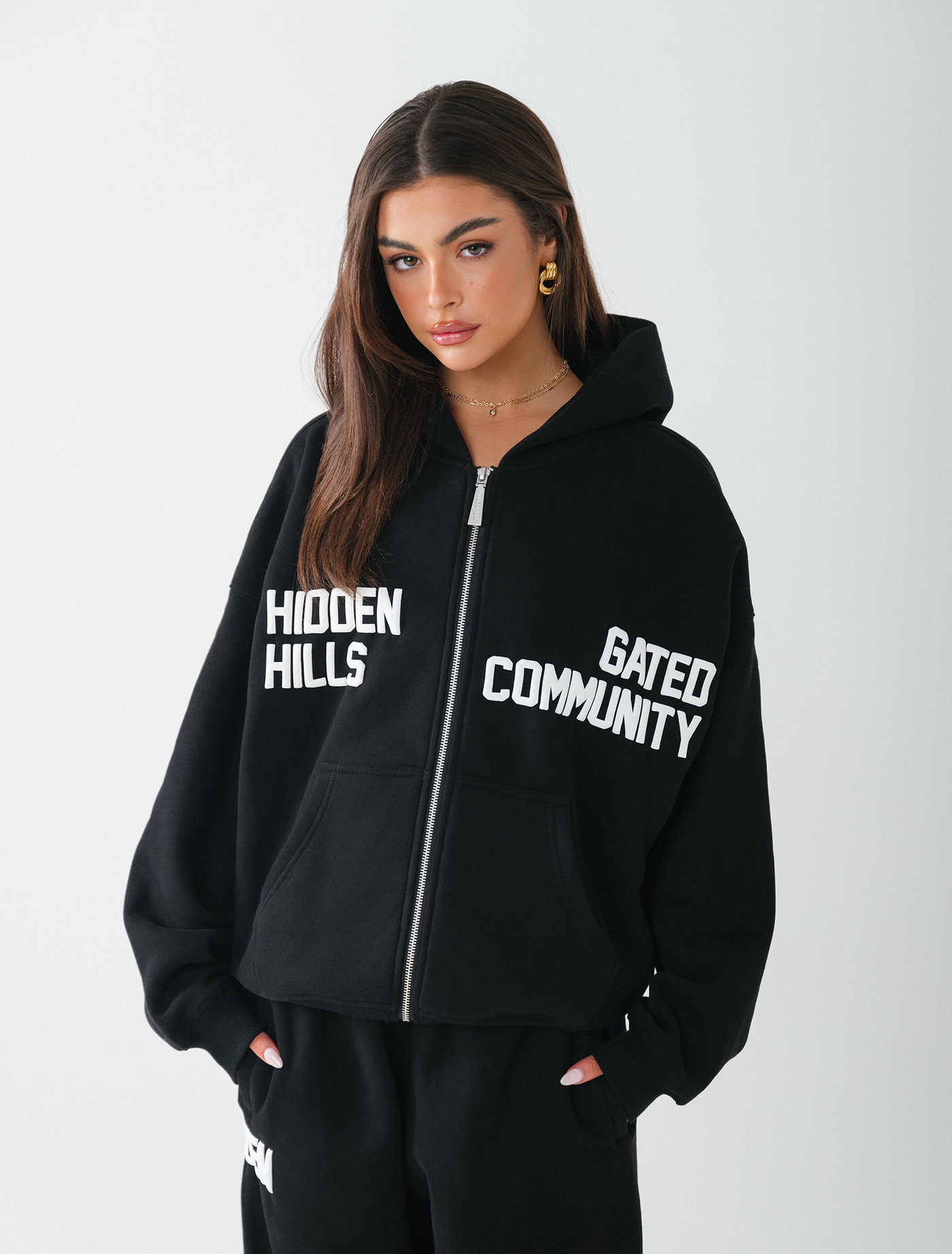 GATED COMMUNITY ZIP HOODIE BLACK