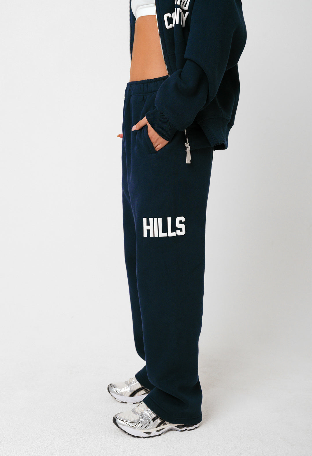 GATED COMMUNITY STRAIGHT LEG SWEATPANTS NAVY - Hidden Hills