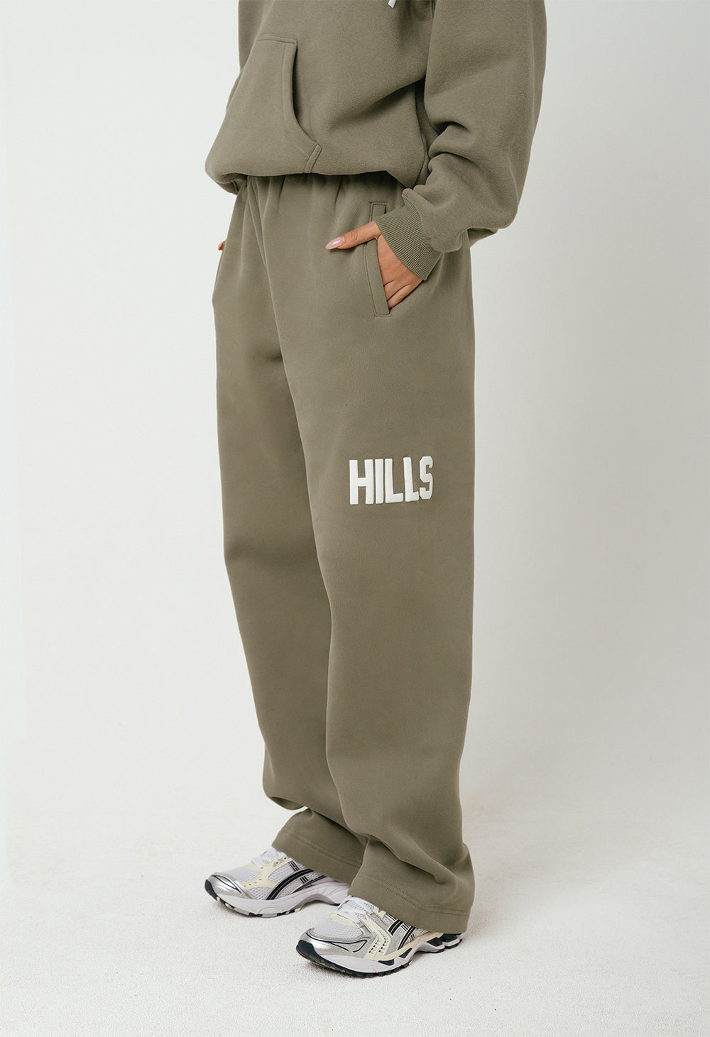 GATED COMMUNITY STRAIGHT LEG SWEATPANTS SAGE