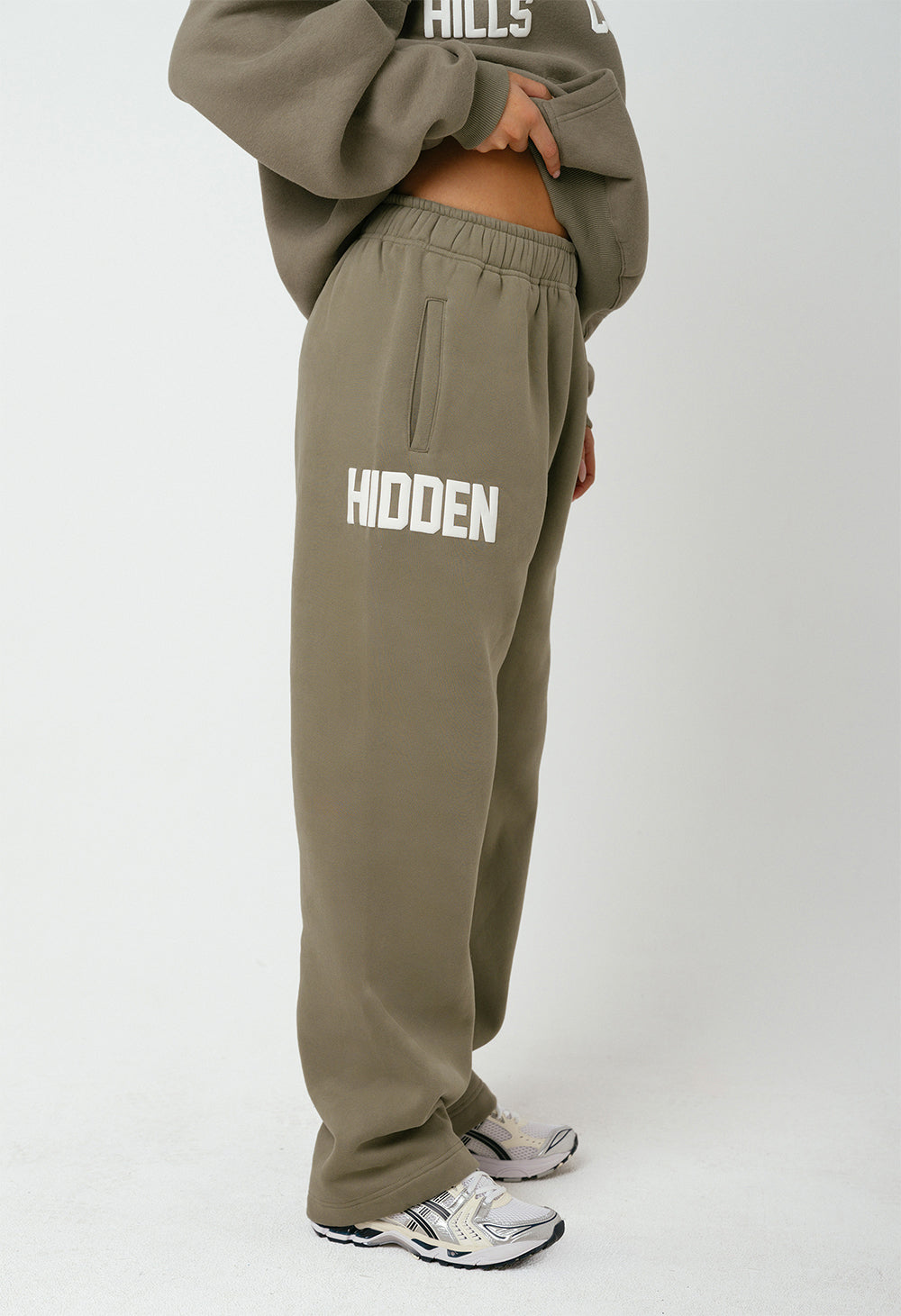GATED COMMUNITY STRAIGHT LEG SWEATPANTS SAGE
