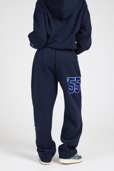 55 SWEATPANTS MIT STICKEREI UND GERADEM BEIN NAVY