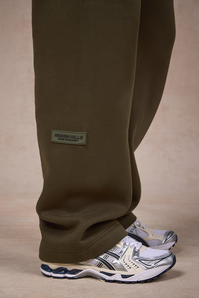 BASICS JOGGINGHOSE MIT GERADEM BEIN OLIV