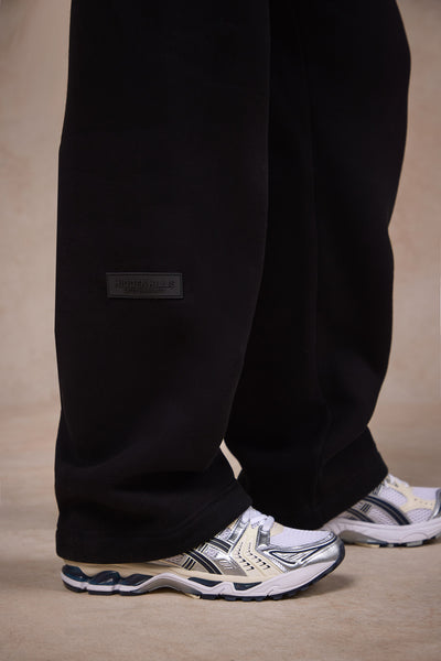 BASICS JOGGINGHOSE MIT GERADEM BEIN SCHWARZ