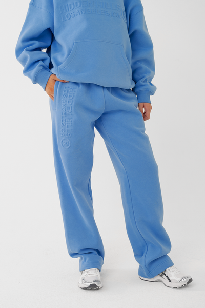 GEPRÄGTE JOGGINGHOSE MIT GERADEM BEIN HIMMELBLAU