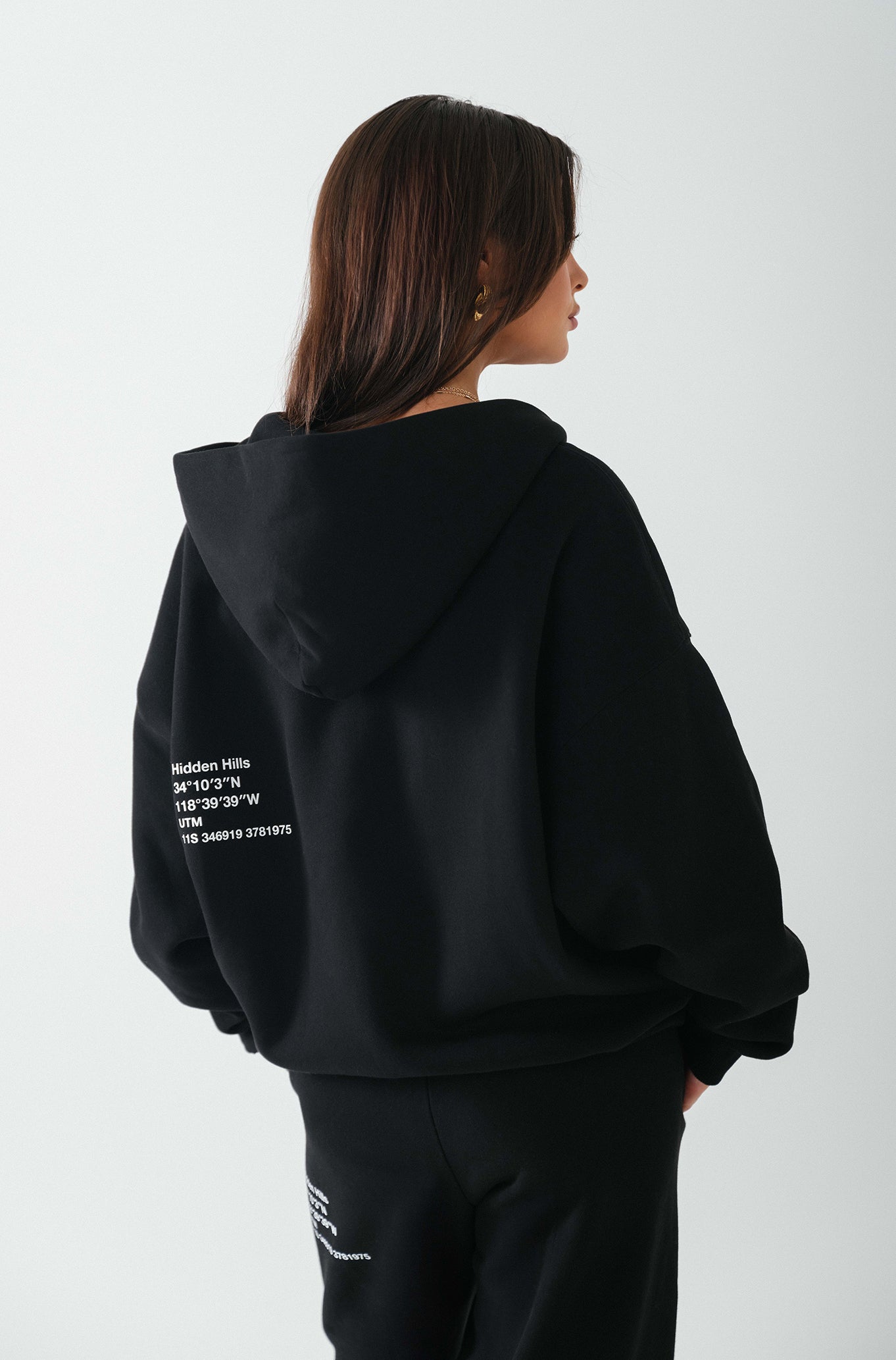 LABEL ZIP HOODIE SCHWARZ