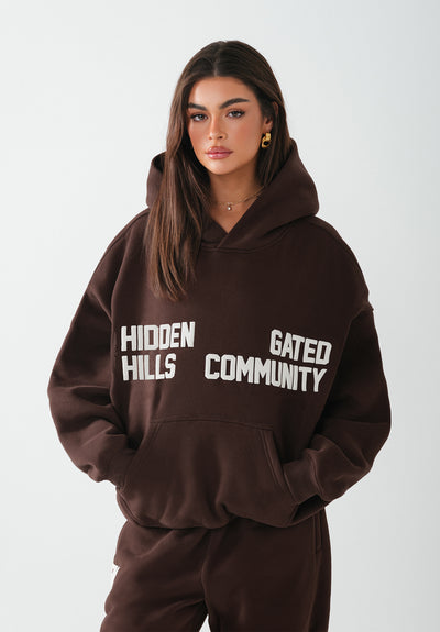 GATED COMMUNITY HOODIE DUNKELBRAUN