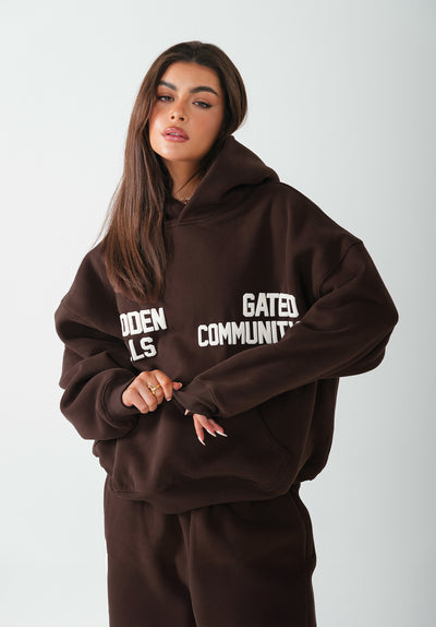 GATED COMMUNITY HOODIE DUNKELBRAUN