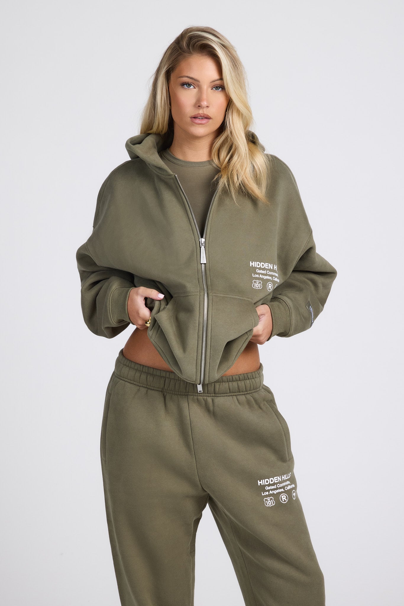 LABEL ZIP HOODIE SAGE