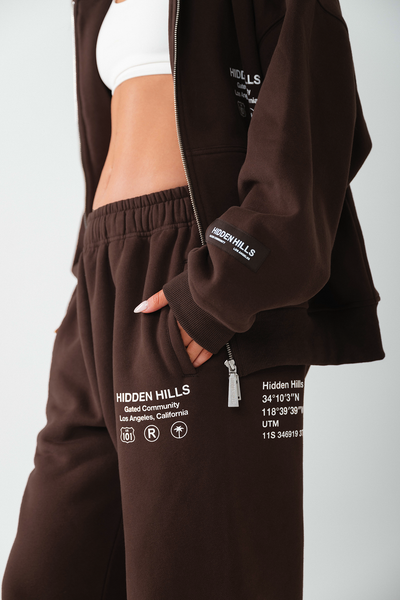 LABEL STRAIGHT LEG SWEATPANTS DARK BROWN