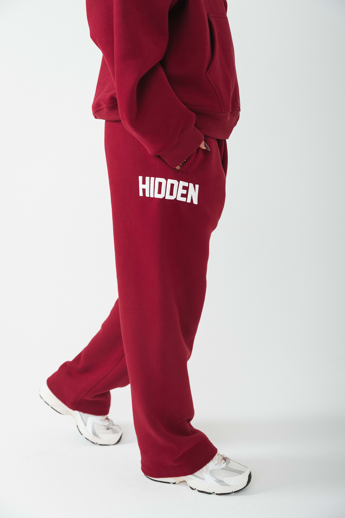 GATED COMMUNITY STRAIGHT LEG SWEATPANTS BURGUNDY