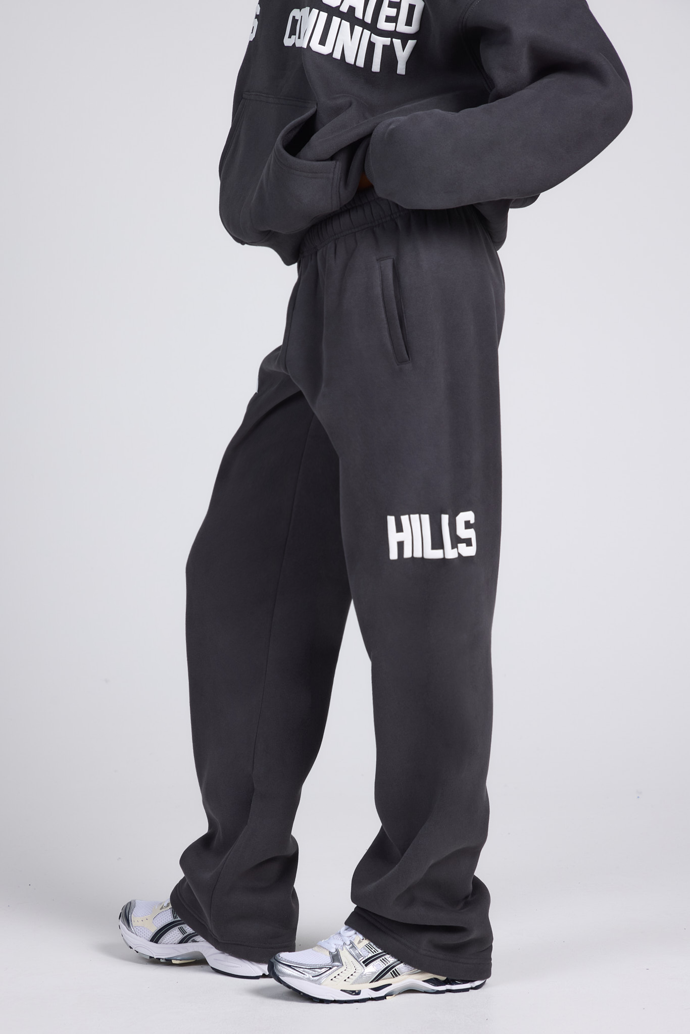 GATED COMMUNITY STRAIGHT LEG SWEATPANTS DARK GRAY