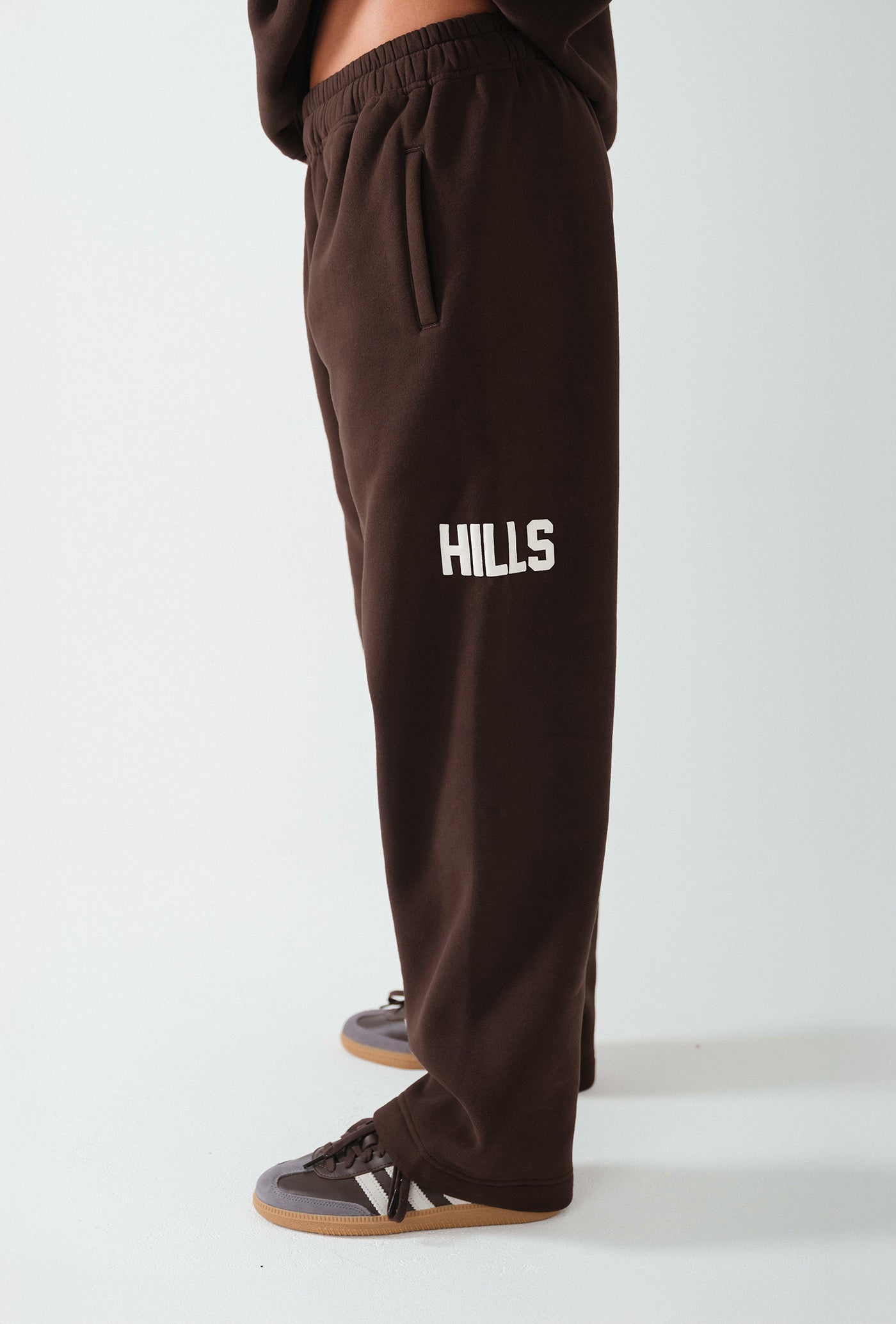 GATED COMMUNITY SWEATPANTS DARK BROWN