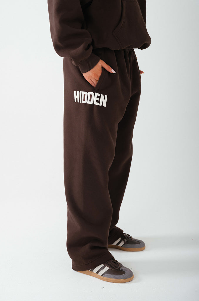 GATED COMMUNITY STRAIGHT LEG SWEATPANTS DARK BROWN - Hidden Hills