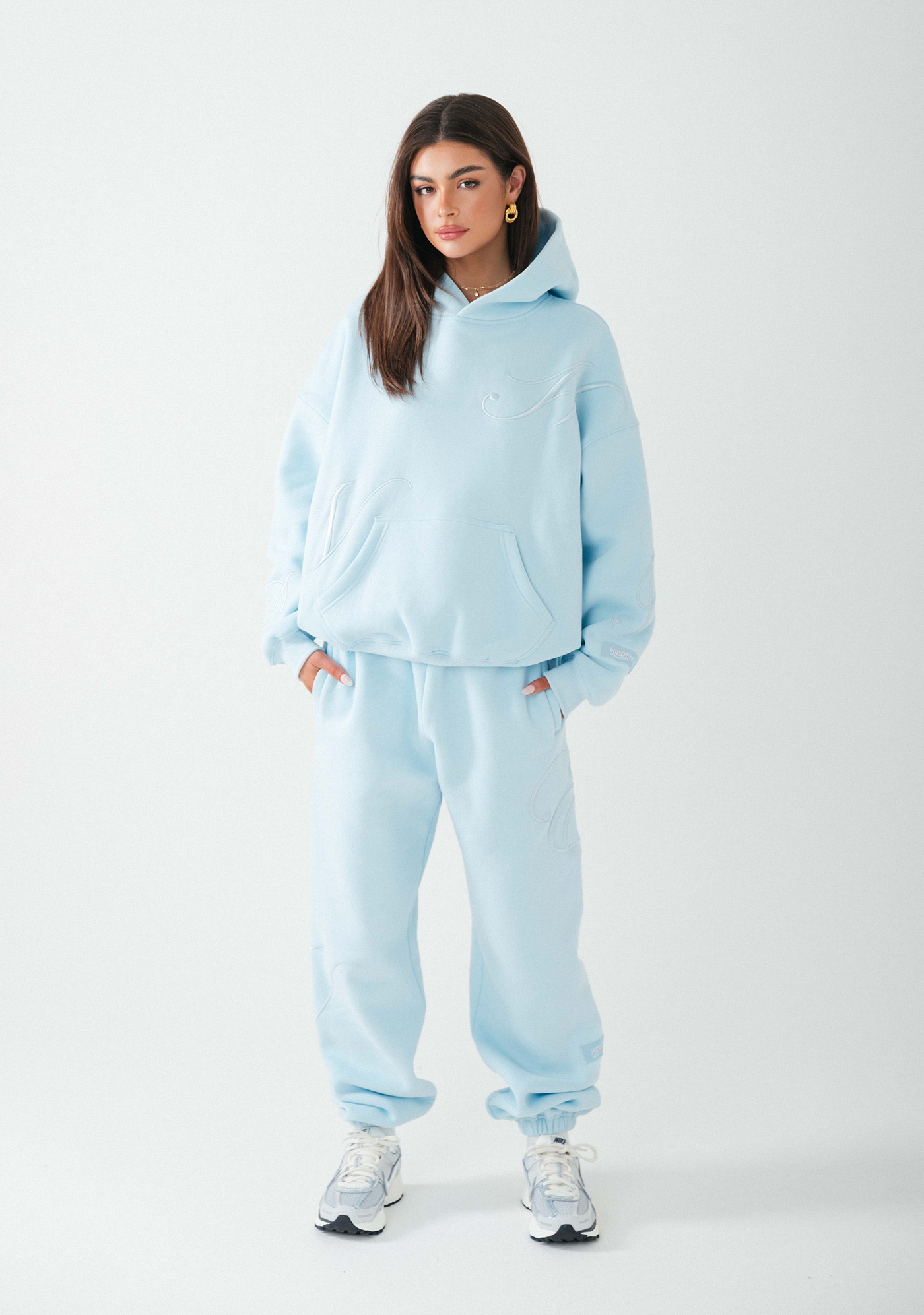 ICE QUEEN EMBROIDERY SWEATPANTS