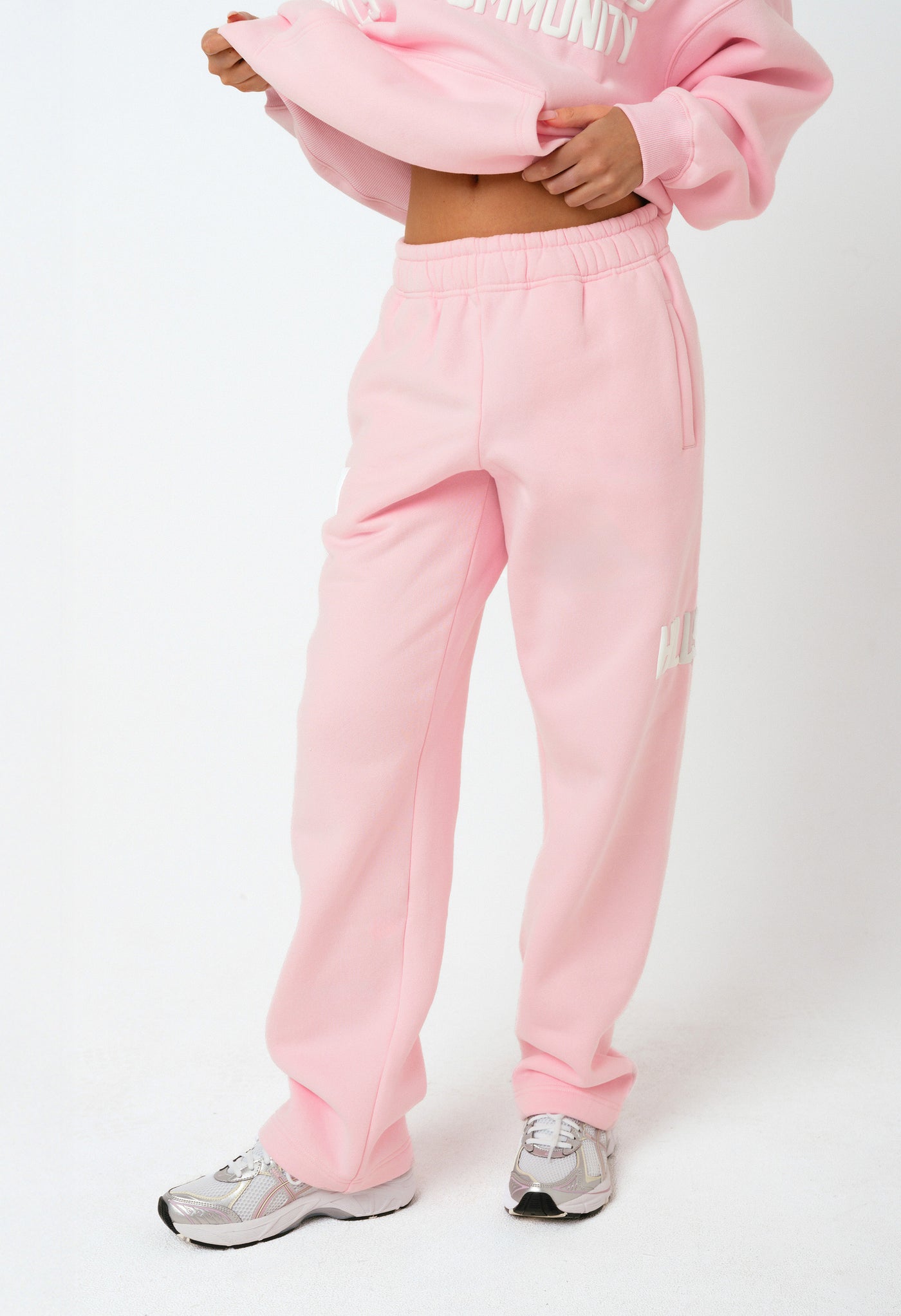 GATED COMMUNITY STRAIGHT LEG SWEATPANTS LIGHT PINK