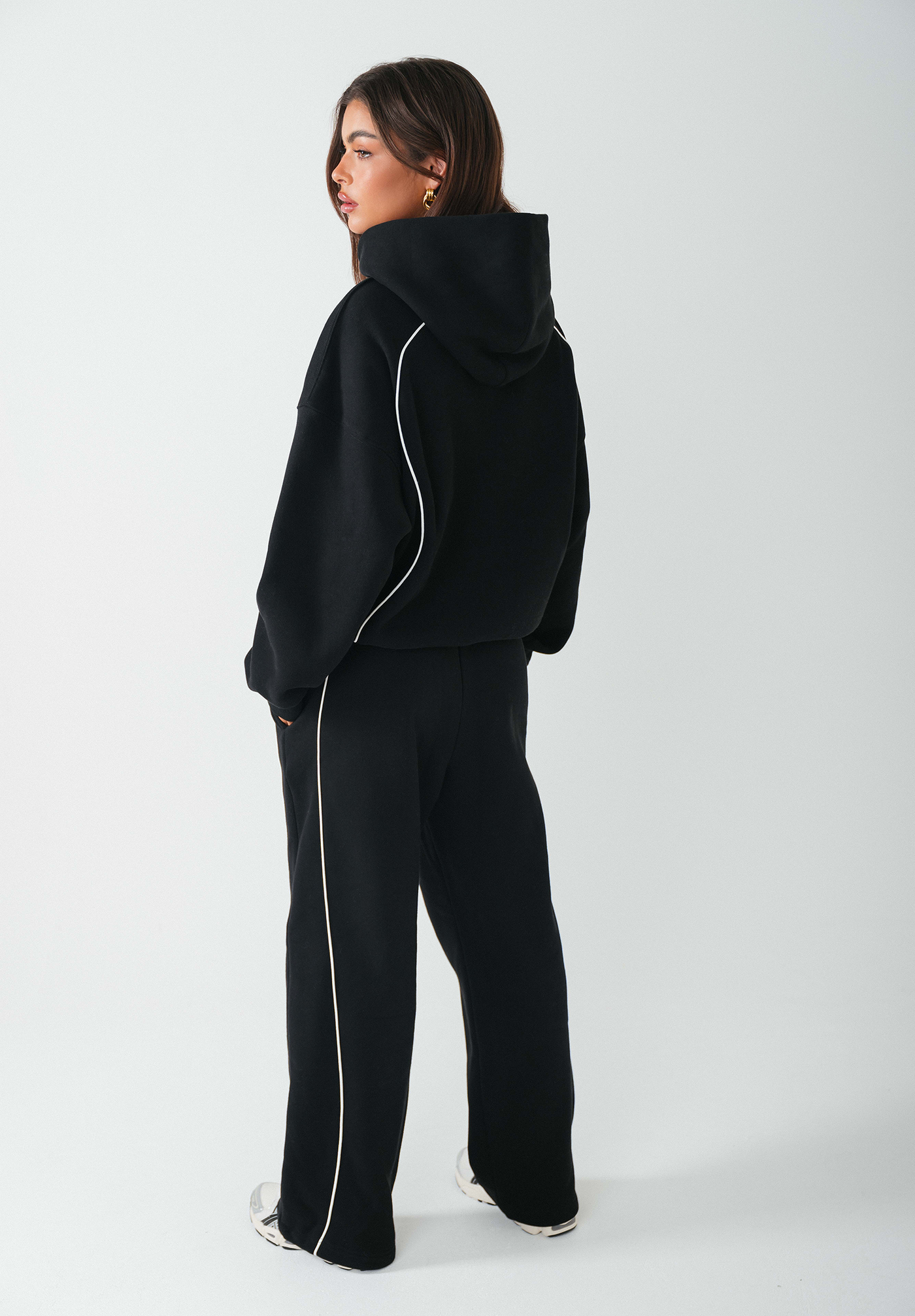 TECH LINE STRAIGHT LEG SWEATPANTS BLACK