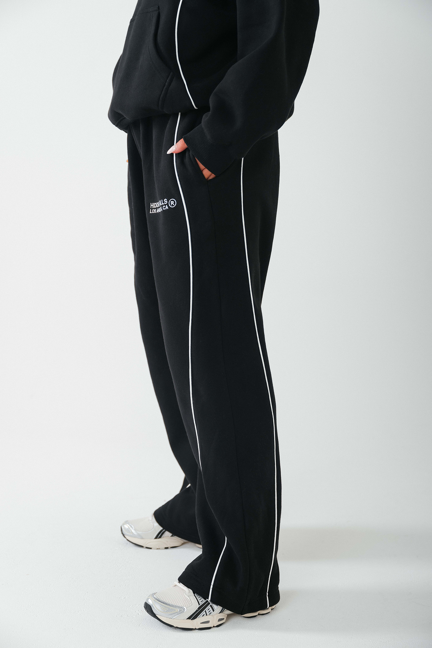 TECH LINE STRAIGHT LEG SWEATPANTS BLACK