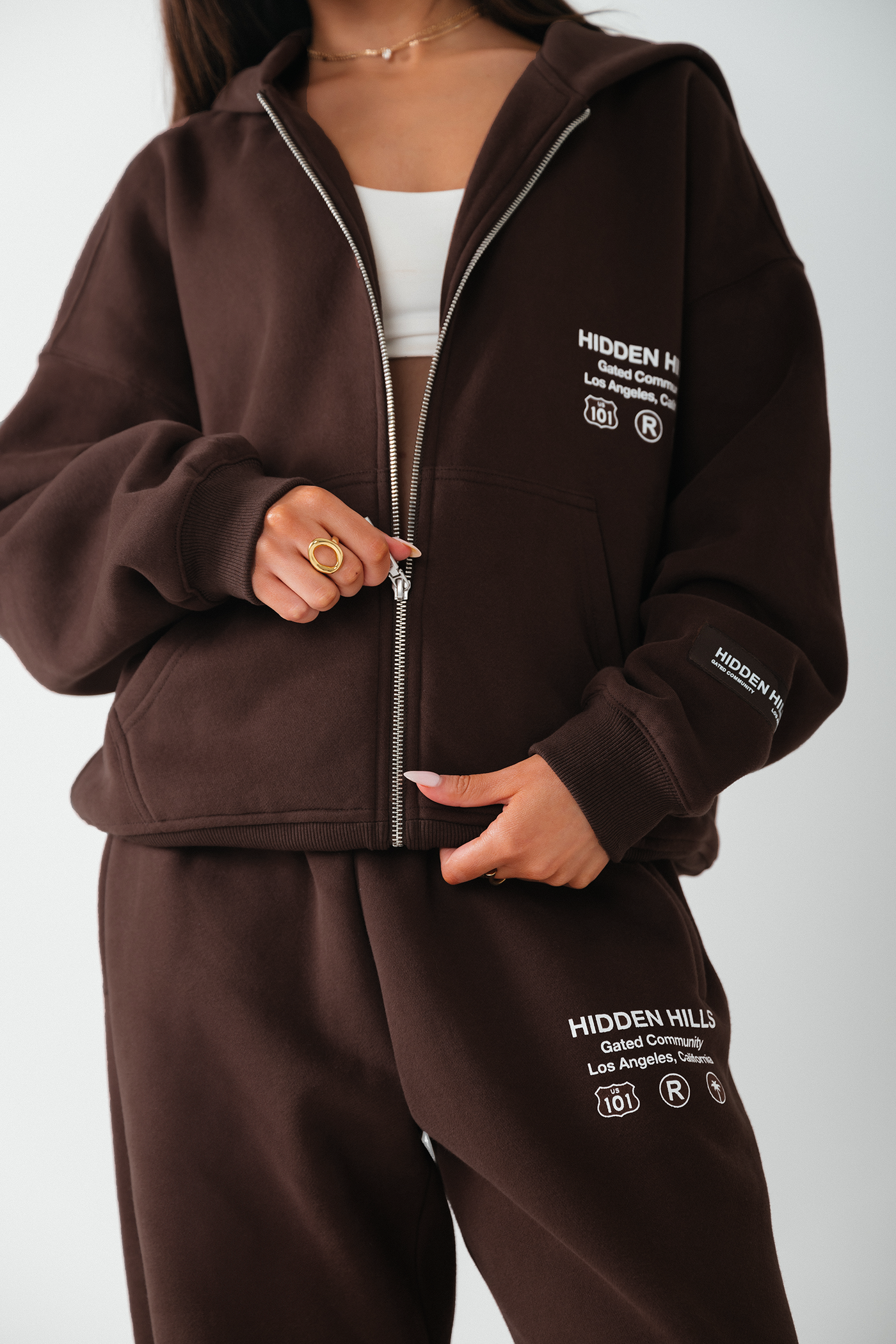 LABEL ZIP HOODIE DARK BROWN