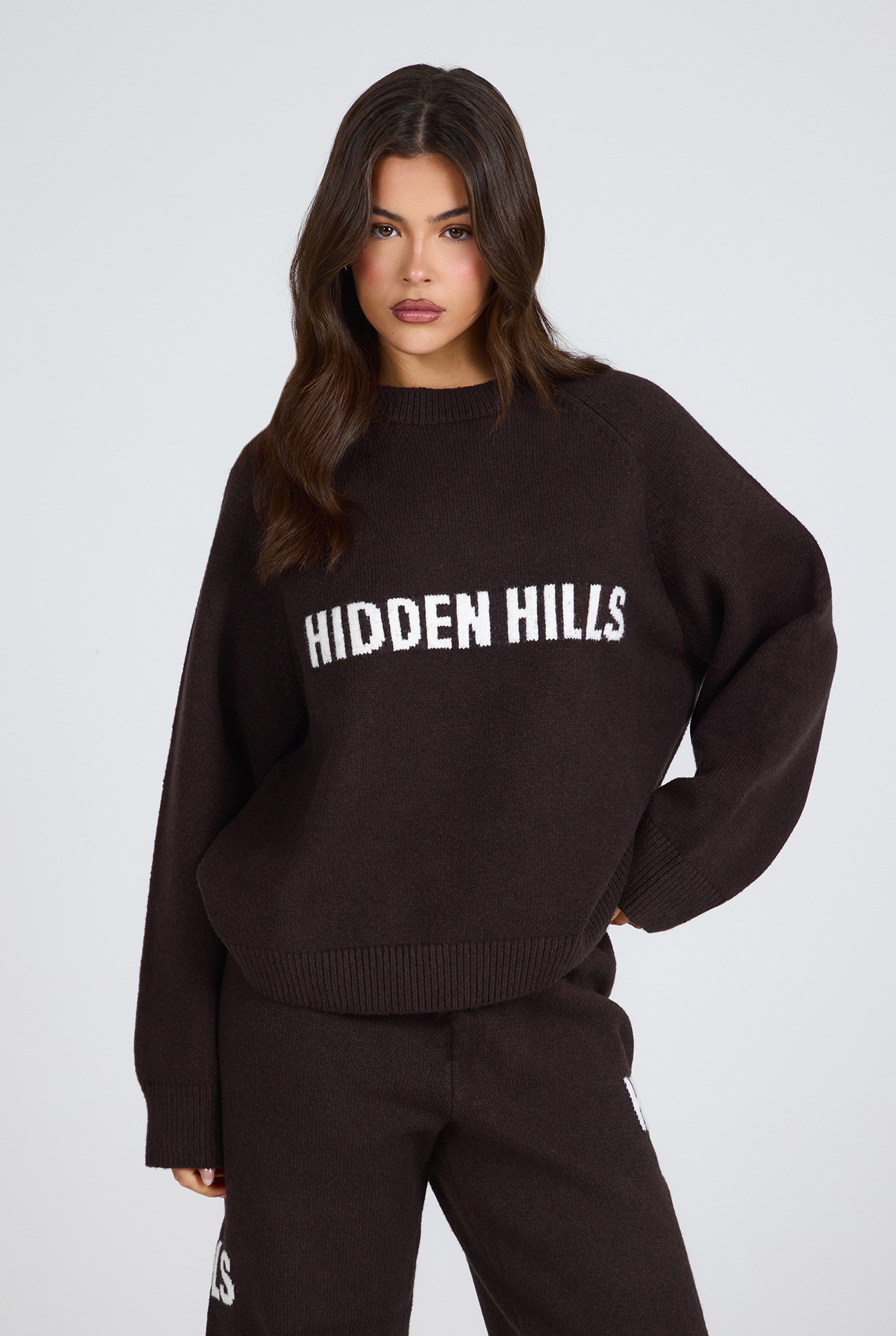 PULL EN TRICOT MARRON FONCÉ